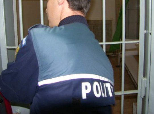 Condamnat la închisoare, prins de poliţişti